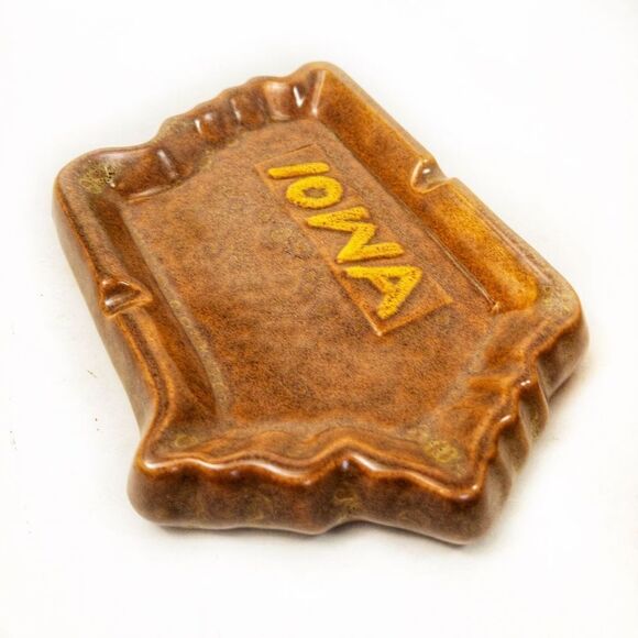 Vintage Novelty Iowa Ceramic Ashtray with Unique History - Picture 5 of 7